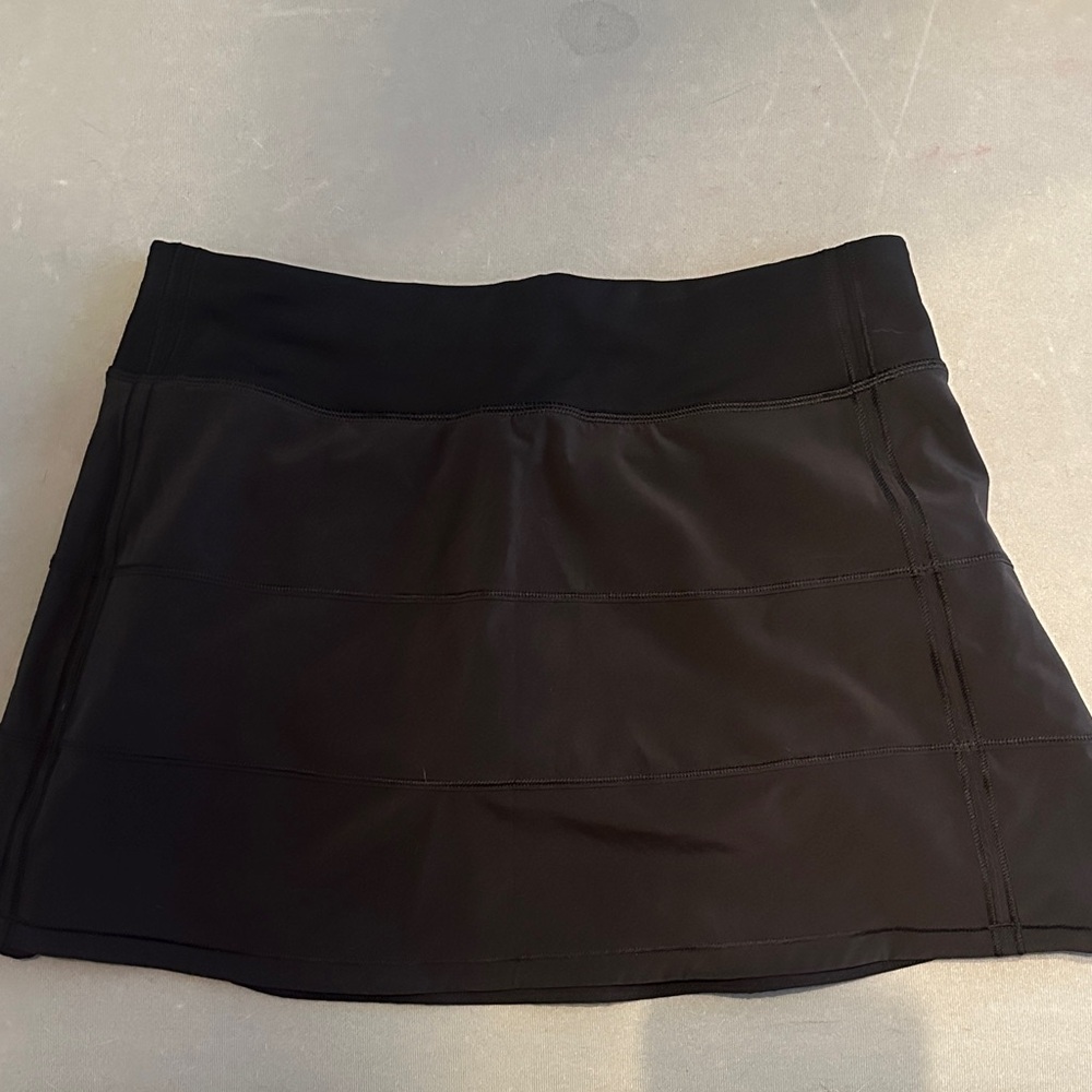 Black lululemon Skirt size 6